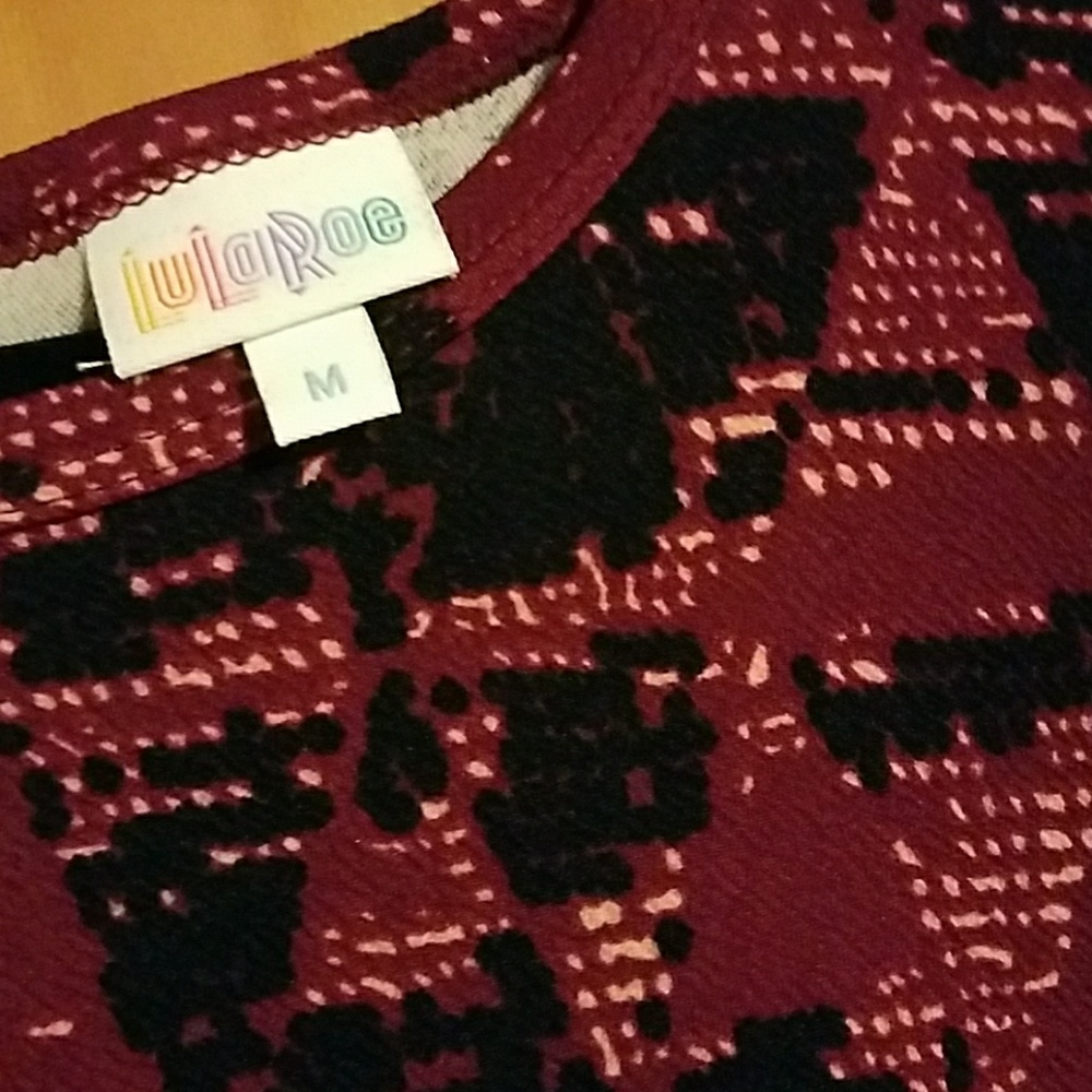 Size medium wine colored lularoe Amelia - Picture 3 of 8
